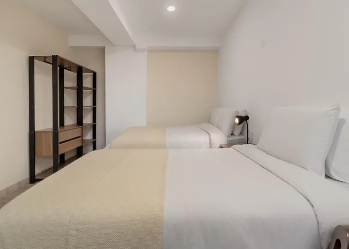 Chaska Apartment *
